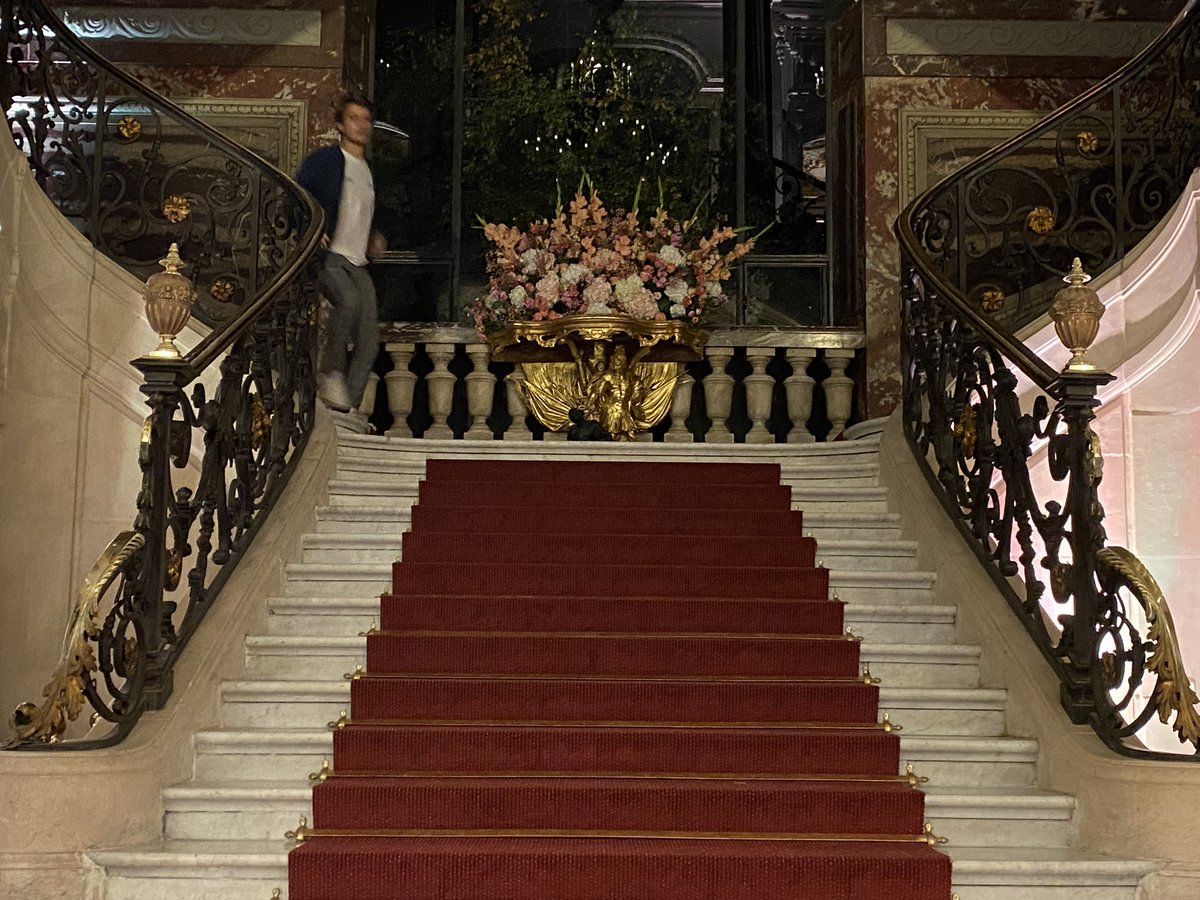 constancejamet's tweet photo. Lancement royal pour #MarieAntoinette qui arrive sur @canalplus le 31 octobre. #EmiliaSchule et #LouisCunningham ÃĐtaient raccord avec leur garde-robe royale. Bravo @DelphineHuchet et @MaloEvene ððū https://t.co/xOyq0Kuxbw