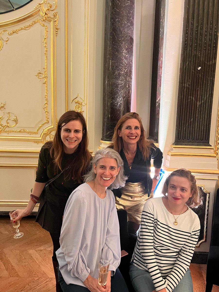 constancejamet's tweet photo. Lancement royal pour #MarieAntoinette qui arrive sur @canalplus le 31 octobre. #EmiliaSchule et #LouisCunningham ÃĐtaient raccord avec leur garde-robe royale. Bravo @DelphineHuchet et @MaloEvene ððū https://t.co/xOyq0Kuxbw
