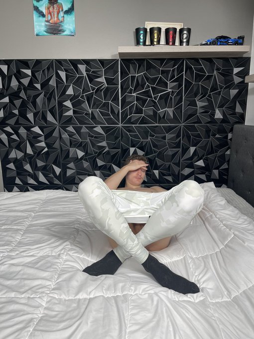 What&rsquo;s that sneaking between my legs 🤨🤷&zwj;♂️ https://t.co/fKtukWbhyG<a href="/tag/onlyfans"class="tags"><span>#onlyfans</span></a>