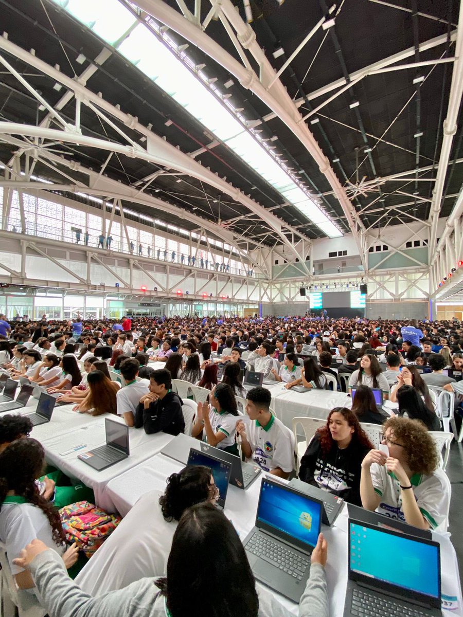 Reconocimiento especial para <a href="/elbuenizzy/">elbuenizzy</a> y <a href="/Mteheran/">Miguel Teheran</a> que junto a ellos fuimos los profes para este batir este récord Guinness 

#GuinnessWorldRecords #medellin #software