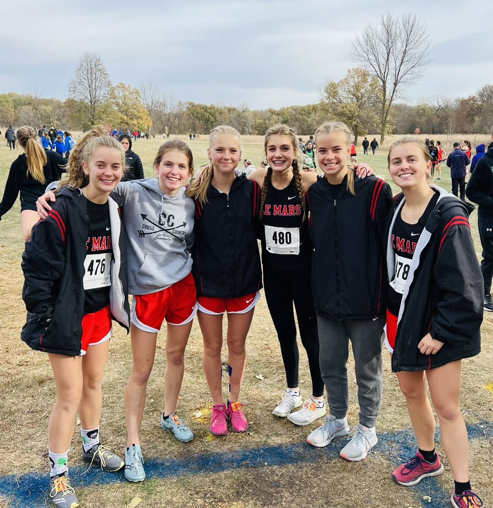 lemarsxc's tweet photo. Girls Varsity at State Qualifying! #BulldogPride https://t.co/NqnVF1J7J1