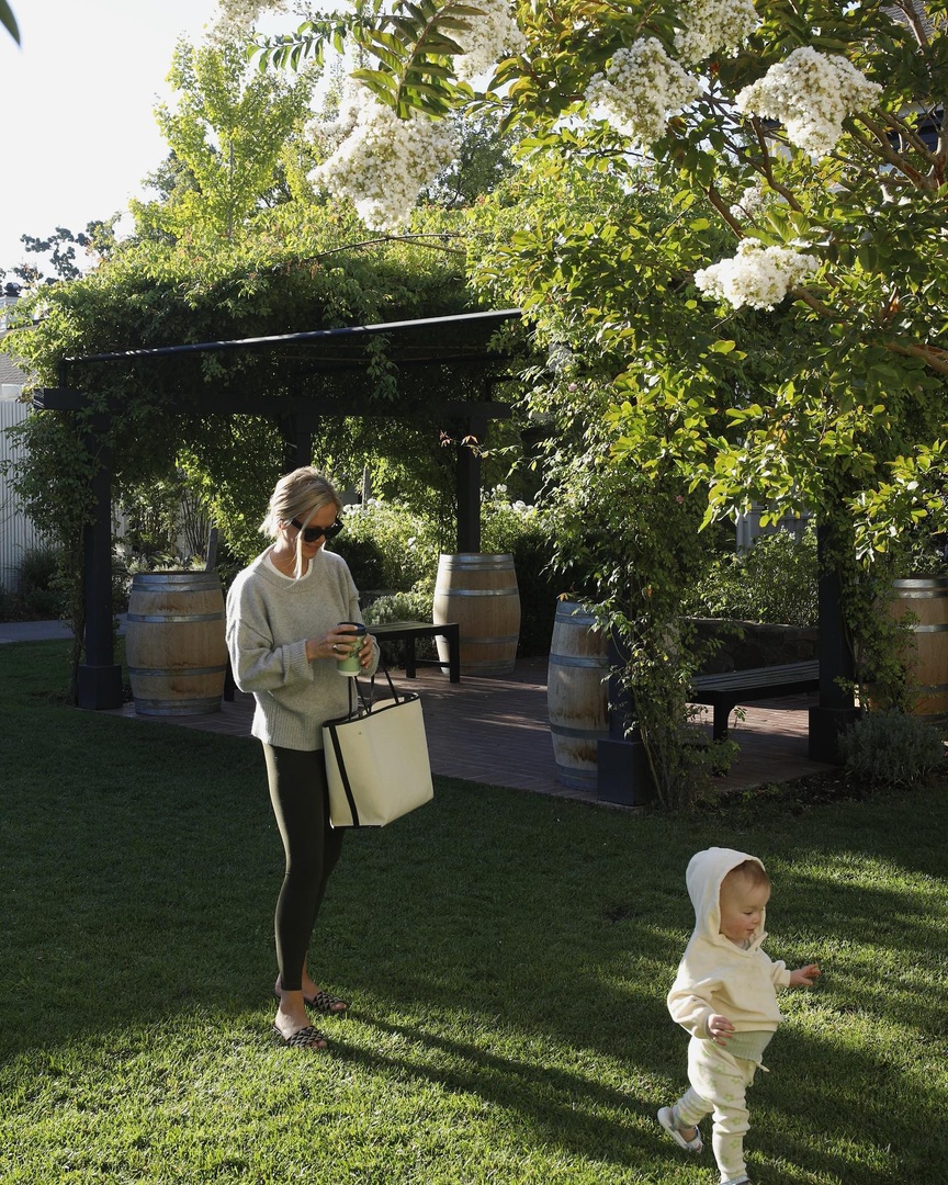 MacArthurPlace's tweet image. First comes caffeine at #ThePorchSonoma, then comes chasing your little ones on the west lawn. #MacArthurPlace

via - @ashleykane