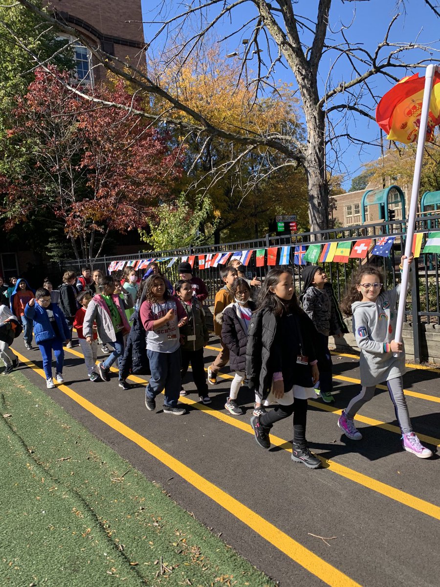 smoylai's tweet photo. Celebrating the diversity of our school .. what a great day of celebrating and students smiling from ear to ear ❤️#budlong beautiful https://t.co/HVCQX3RoeT