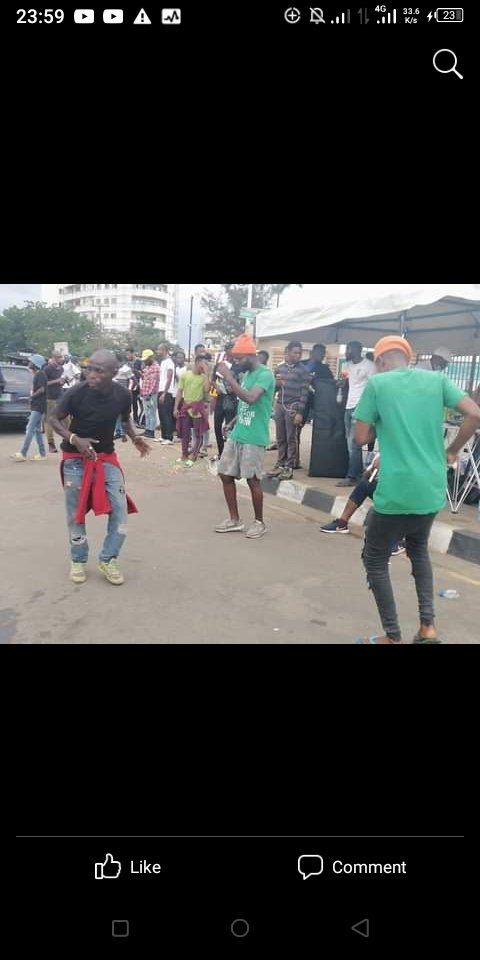 Proficience_'s tweet photo. @Chibreezy4 @DamilojuJLT @diplosoft @isexcel @AyowoleSanyaolu @AjayiWizeman @TimiBlaze @Yaasa1Yaasa @TheHuntersVirus @doplarry @sowore You dey sight our beret so? #Emdsars https://t.co/yfJpVgJM77