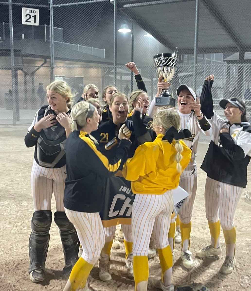 izziebenge's tweet photo. Had an amazing time down in Kansas City. Championship game was a battle, score was 3-3 up until the last inning and won 8-3.Thank you @PG_Softball for such a fun experience. Good way to end the season with these girls! https://t.co/yw4XZ14LV9