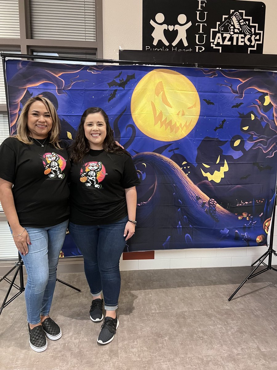dmorrison_PHES's tweet photo. #EDHSspiritweek #twinning π―ββοΈ https://t.co/0OE3G4i1PA