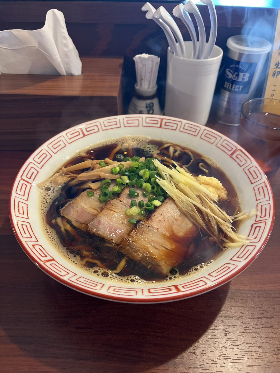 2UkMMWDyhg's tweet photo. 週末のエネルギー補給に
自家製麺おお田さん🍜
溜まり醤油の手もみ麺に生姜♬
今日も激ウマご馳走様でした😆👍 https://t.co/1mlHGg374H