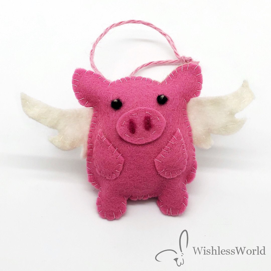 Happy Wednesday everyone!

#whenpigsfly #pigornament #handsewn #felt