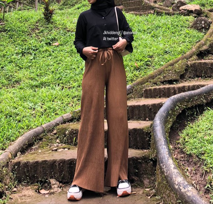 jkhiddengf's tweet photo. • kulot plisket 22rb + kemeja crop 29rb https://t.co/TTUiYHBbaz