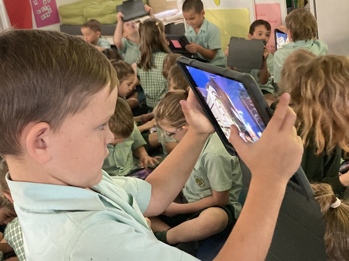 yr1derful's tweet photo. This morning in Year 1 we are having some fun using VR to visit some of the big cities in the world.  Authors use descriptions of what can be seen, heard, felt and smelt to set the scene and we are learning how to be great authors. https://t.co/uAGd8m88Fx