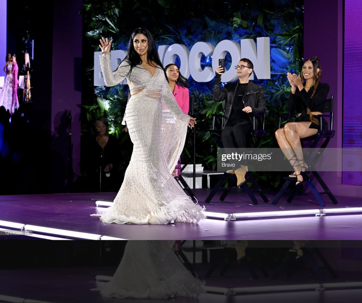BaliBalika's tweet photo. #sarinotsorry at #BravoCon for the #ProjectRunway panel @BravoTV https://t.co/hA6ErqwTpz