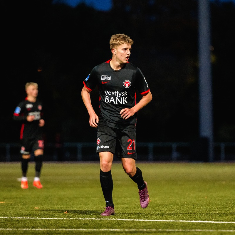 fcmidtjylland's tweet photo. Pontus Texel, Andreas Nibe og Gustav Christensen har alle arbejdet deres vej op gennem akademiet. Onsdag fik de så debut på førsteholdet 🙏🔝

Læs dem sætte ord på milepælen her 👇

#FA2FCM
