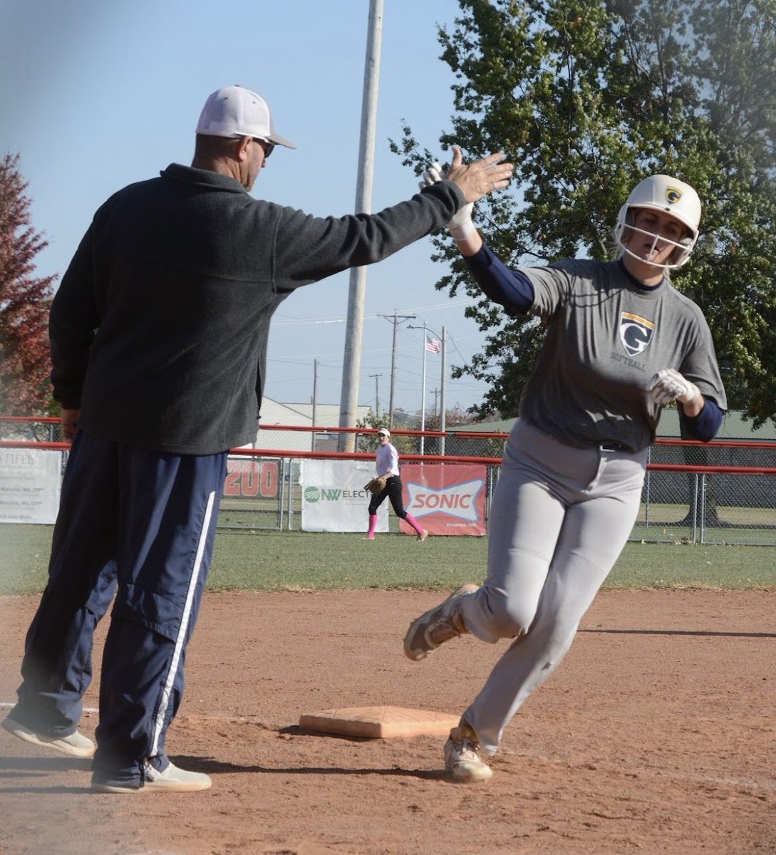 softball_gu's tweet photo. Wrapped up our fall season this past weekend at NCMC with a couple wins…unofficially finished 10-3. Lots of good things happening on the field and in the classroom. Time to get in the weight room full time, the 2023 season will be here before we know it! 🐝🥎 #GUS https://t.co/UwlmF2VZ8T