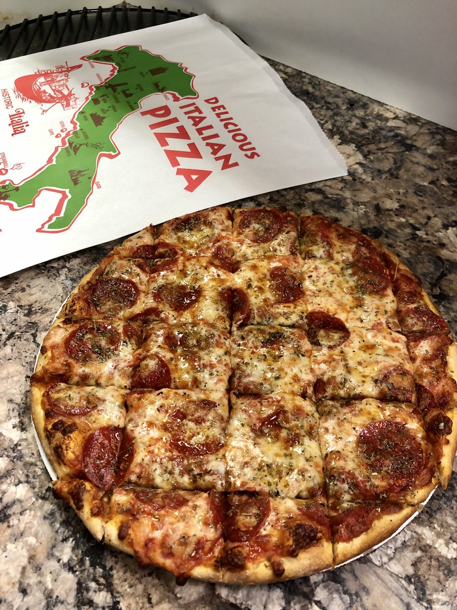 PizzaVictorios's tweet photo. Tomorrow, Oct 20th, Washington Elementary will be hosting a family fundraising night from 4-10pm.  Simply mention it when ordering to donate! https://t.co/PZvP5TpUlM