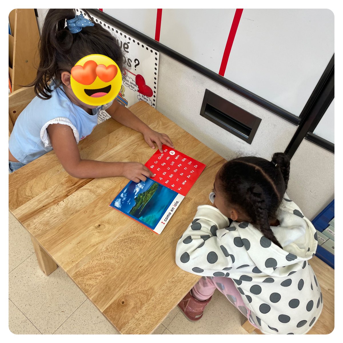 Bilingual pairs in @JennyRa78595817’s kindergarten class make my heart happy! ❤️ These kindergarteners are the best teachers @vacdeswps #WPSDLI <a href="/tweetwps/">TweetWPS</a> #UnitingOurWorld <a href="/ParticipateLrng/">Participate Learning</a>