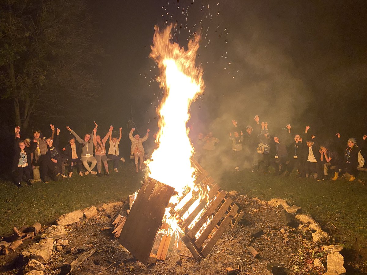 Bonfire with hot chocolates and marshmallows 😍 <a href="/chrisdysonHT/">Chris Dyson FCCT</a> <a href="/ParklandsLeeds/">Parklands Primary</a> <a href="/HScrutes/">hels.scrutes</a> #ycresidential2022