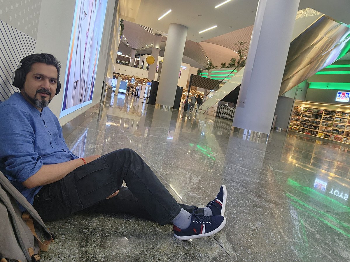rickykej's tweet photo. 27 hours -still stranded in Istanbul Airport. @lufthansa airline obviously suffering from existential Crisis. Being called Racists, complacent, incapable, indifferent, evil, while 380 passengers - mainly Indian, are treated as homeless. No hotel, no lounge, no access to luggage. https://t.co/XFJBfUKvdq