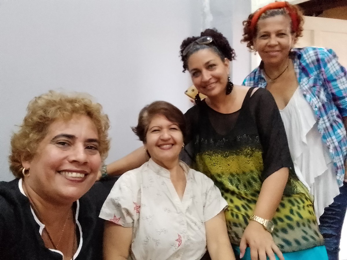RosaMar76496096's tweet photo. Mujerazas del sistema de la #Cultura granmense reunidas organizando actividades para saludar el Día de la Cultura Cubana y los 6 años del Proyecto Musas Inquietantes dirigido por la prestigiosa escritora, feminista Juventina Soler Palomino. #ComiteDeGénero https://t.co/k2bftqtZsh