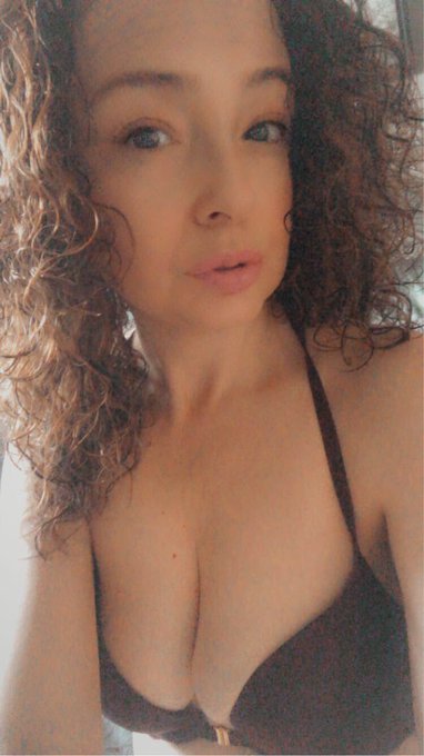 What can I do to make your day better baby? 💋 https://t.co/F2K8pV5lrM