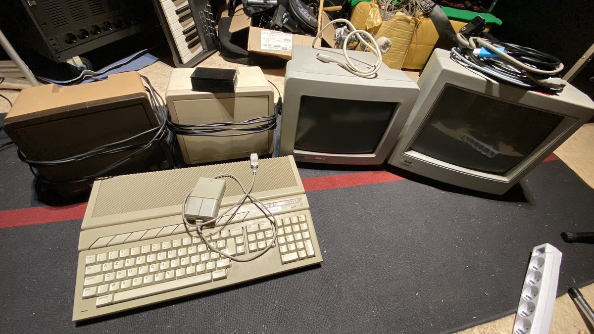 LE_F4GXS's tweet photo. Préparation du matériel pour demain pour la convention.
J’ai vraiment hâte. 🤘😁😊
#atari #atarist #atari1040ste #minitel #stutone #cubase #server #color #blackandwhite #raspberrypi https://t.co/sM1AppZ4TB