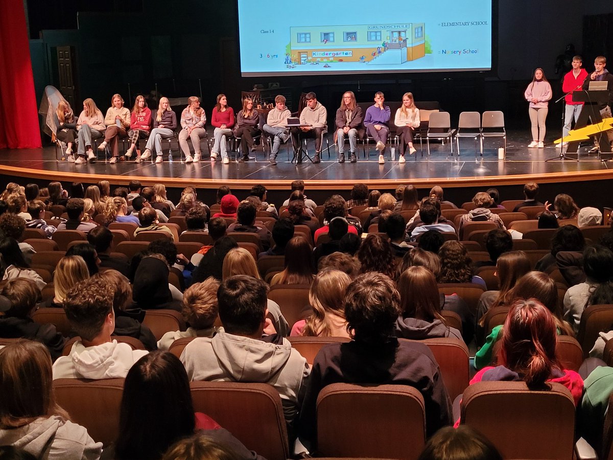 VJAGermany's tweet photo. Presentation Day! Our World Language and some Social Studies classes have learned so much about German Culture today!   Thank you to our new friends from Büdingen, Germany 🇩🇪 @VJAGermanClub @AndrewHS_d230 https://t.co/6aDEag49Ha