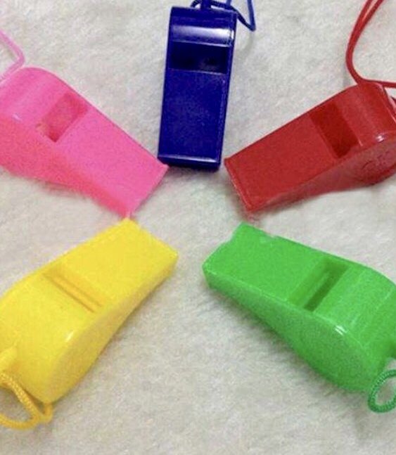 Als de antisemitische complotdenker #DavidIcke toch op 6 nov. op de Dam mag praten, ga ik hem met een fluitje overstemmen. Geen haat, uitholling vd democratie en antisemitisme hier. Gezamenlijk kunnen we Icke wegblazen. Toon dat je meedoet of Retweet! #AmsterdamBlaastIckeWeg