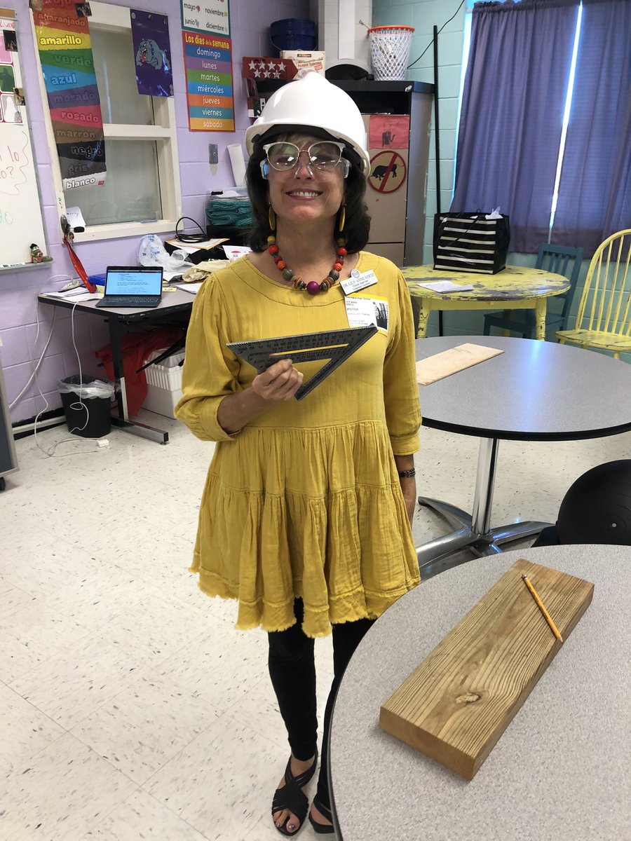 SraExumGHS's tweet photo. Workplace Spanish students taught their visitor, Longwood Spanish Professor Emeritus, Dr. Goetz, how to use the escuadra rápida en español! #bold #authentic #handsonlearning #sointimidating @GHSCollier https://t.co/X7UFVjczfK