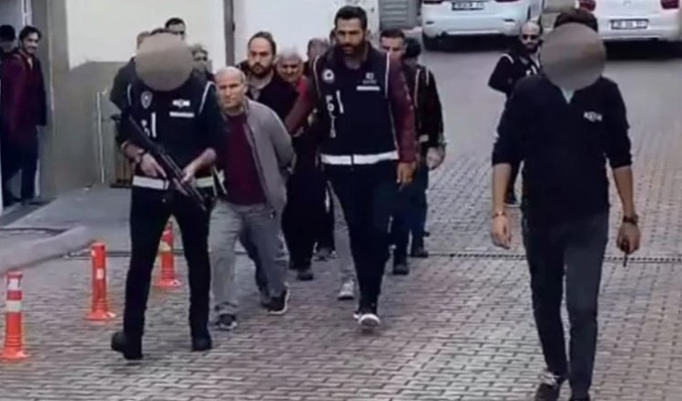 İnsaniYardım Suçsa

Amasız fakatsız çok net söylemek lazım; böyle bir suç yok.