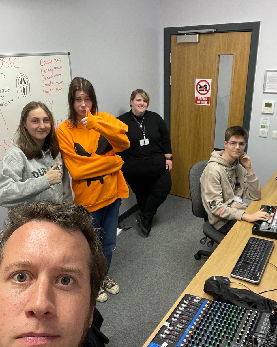 gary_rose's tweet photo. #DSFCTVStudioClub filming this year’s #Halloween episode of #CDMPTV.
#TVStudioClub
#CDMPTV #DSFCTVStudio
#BTEC @pearsonbtec #BTECCDMP #multicam #multicamera #Tricaster #tvstudio #NewTek https://t.co/Wq7wWNg20p