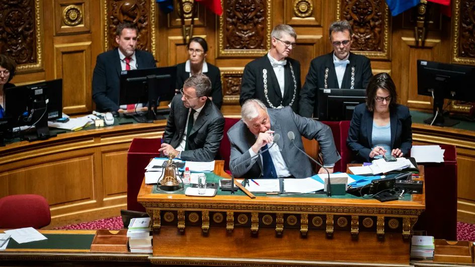 IVG : le Sénat s'oppose à l'inscription du droit à l'avortement dans la Constitution

francetvinfo.fr/societe/ivg/iv…