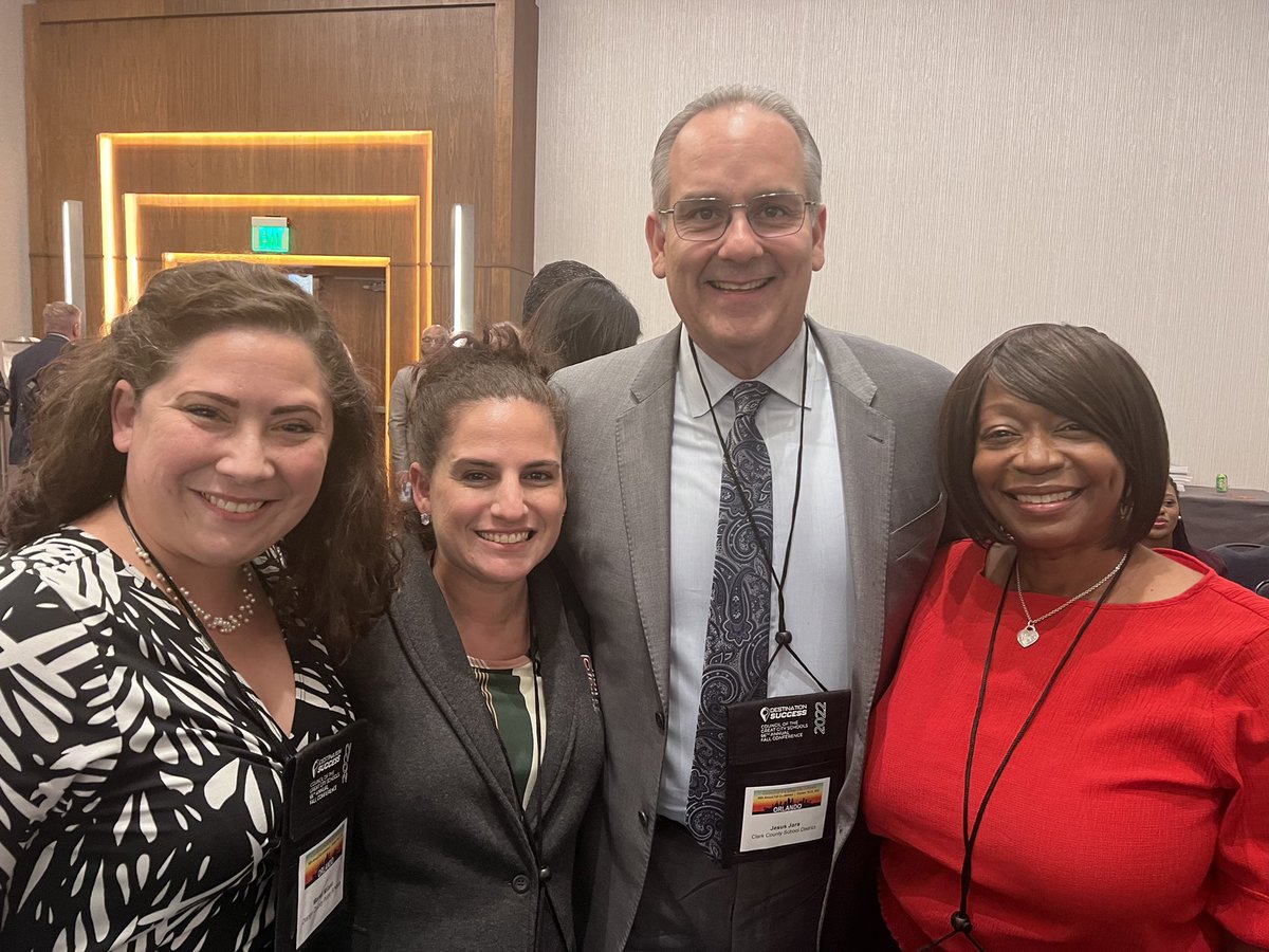 So exciting to be @GreatCitySchls fall conference, and see our former Deputy Superintendent @SuptJaraCCSD! @ocpsPL @OCPSnews #ocpsCAO #CGCS22