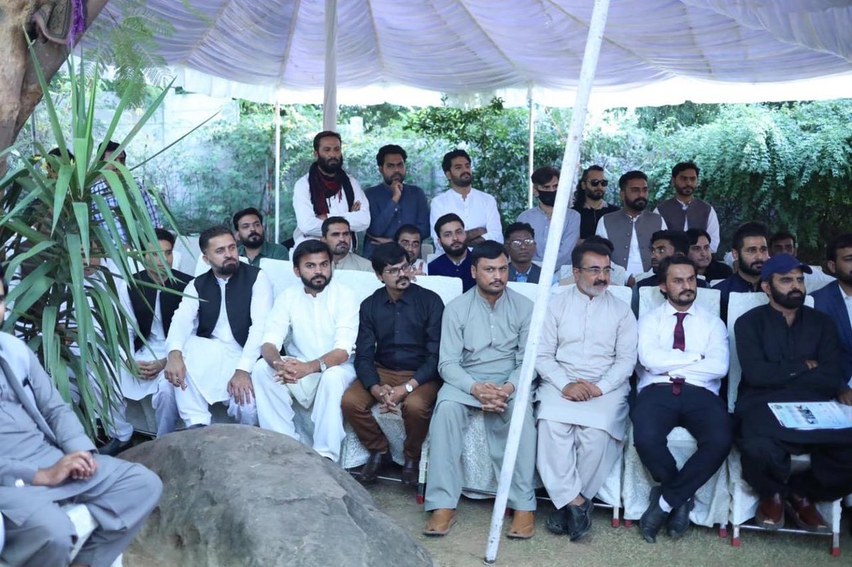 Asadspeakspk's tweet photo. چئیرمین عمران خان سے آج بنی گالہ میں بطور تحریک انصاف سوشل میڈیا ایکٹوسٹ  ملاقات 
🥰🥰🥰
#imrankhanpti
#امپورٹڈ_حکومت_نامنظور https://t.co/bubTmShemM