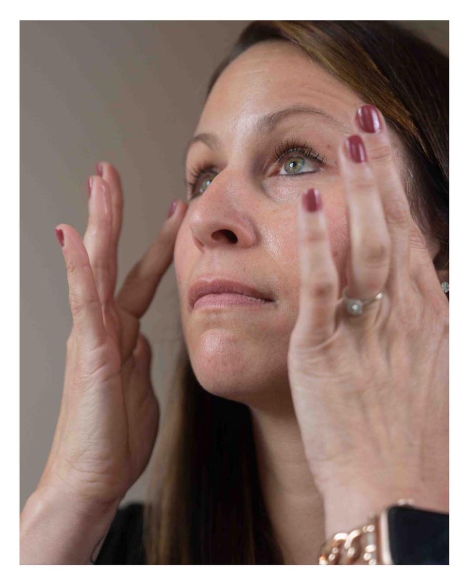 DelavieSciences's tweet photo. Aeonia Age Defying Serum is HERE! Welcome to a new frontier of skincare.
Click the link to learn more today!
https://t.co/iFWTr1wGU6
#antiagingskincare #delaviesciences #aeonia #skincarefromspace #skincare #skincarefromthestars #reverseaging https://t.co/BnXIP6qAsI