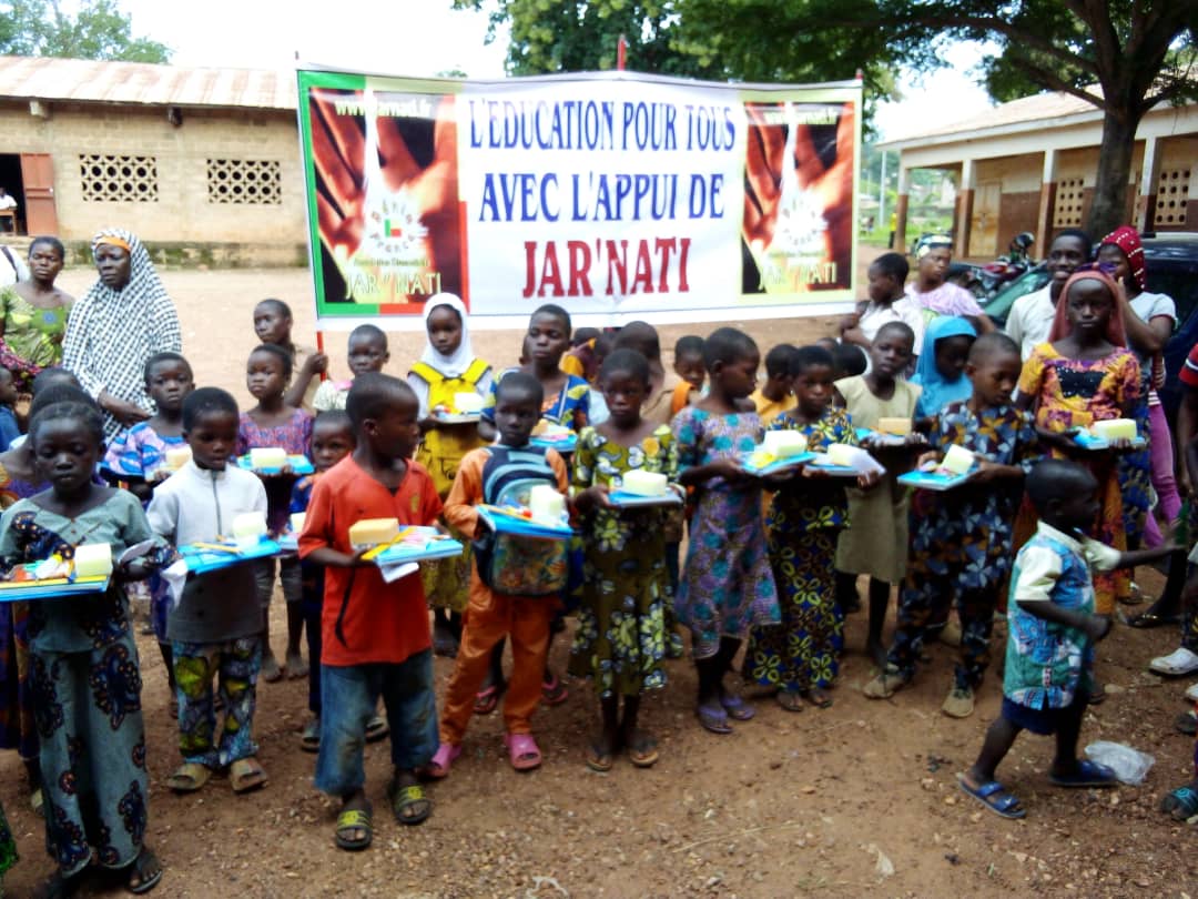 jarnati's tweet photo. 422 enfants aidés pour cette rentrée scolaire !
les kits scolaires Jar'Nati ont été distribués à Natitingou dans les écoles publiques de Kantaborifa, Boriyouri, Tchirimina et Koubirgou ont bénéficié de Jar'Nati. 
https://t.co/LHYdgWQubb
#jarcieu #natitingou #education #Benin https://t.co/95g7veXten