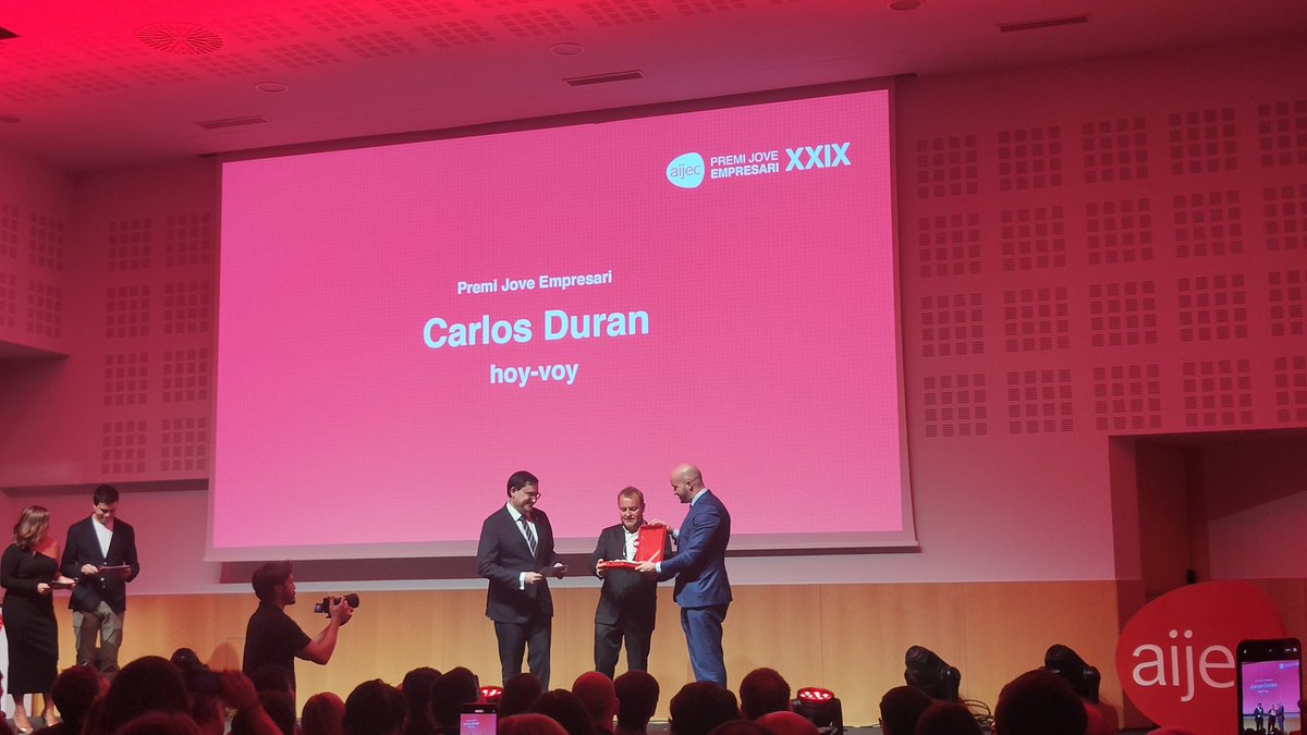 Felicidades a @hoyvoyaconducir por el premio otorgado por <a href="/AIJEC/">AIJEC</a> por el Premio Jove Empresari 🏆