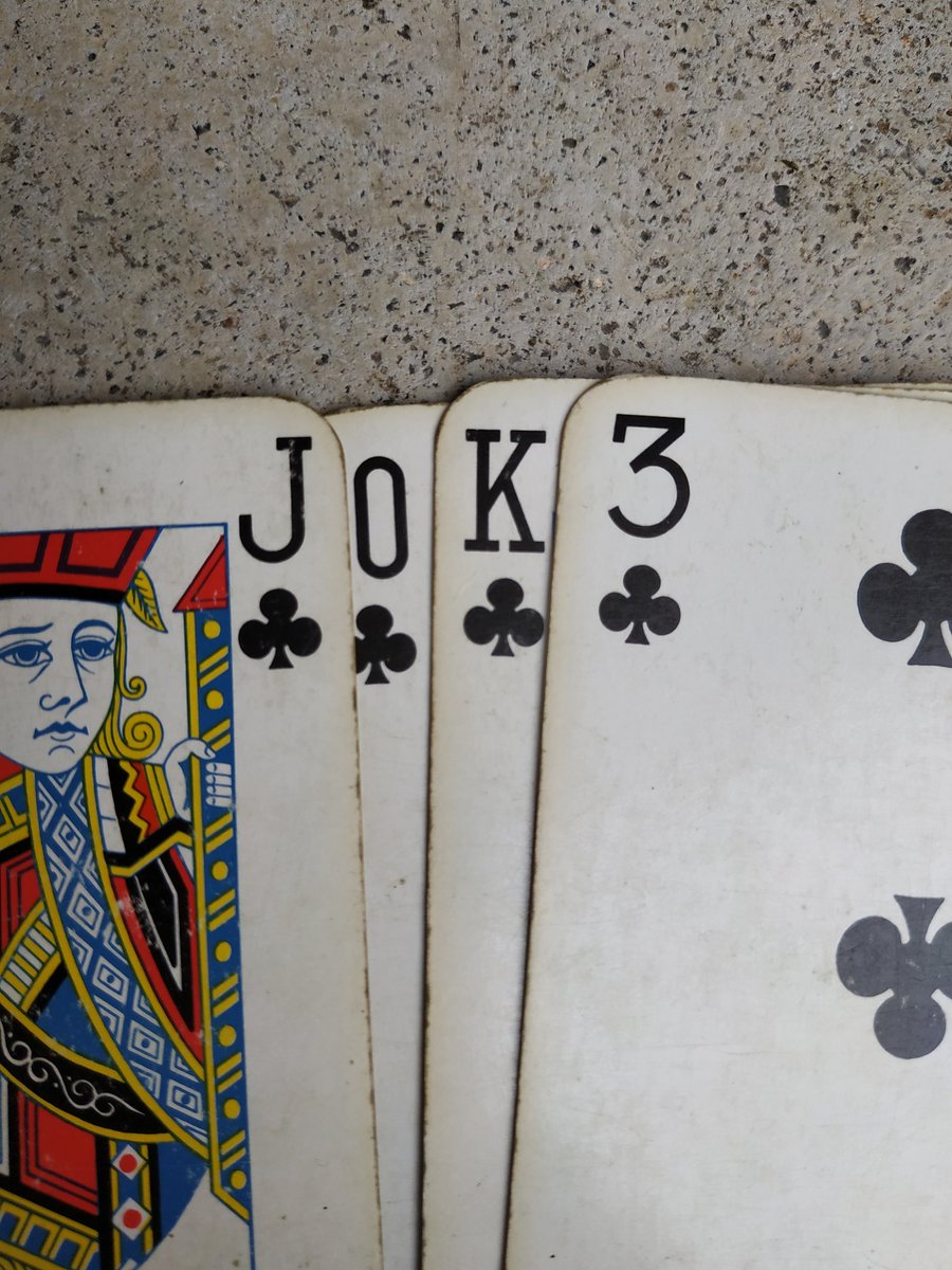 DoctorDim_'s tweet photo. J'ai fait un tirage de cartes pour y voir plus clair sur mon présent et mon avenir. Le verdict est formel. Ma vie : https://t.co/YekRl8asOk