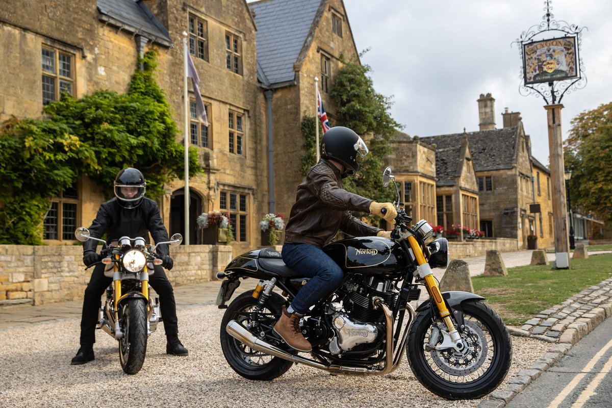 classicbikeshow's tweet photo. Will Norton motorcycles every get near the success that Triumph have had?
Quintessentially British, Norton style.
The new #NortonCommando now available: https://t.co/uJUdV7d2ZH
#motorcycle #motorcyclelife #motorbike https://t.co/YY9hkPtBik