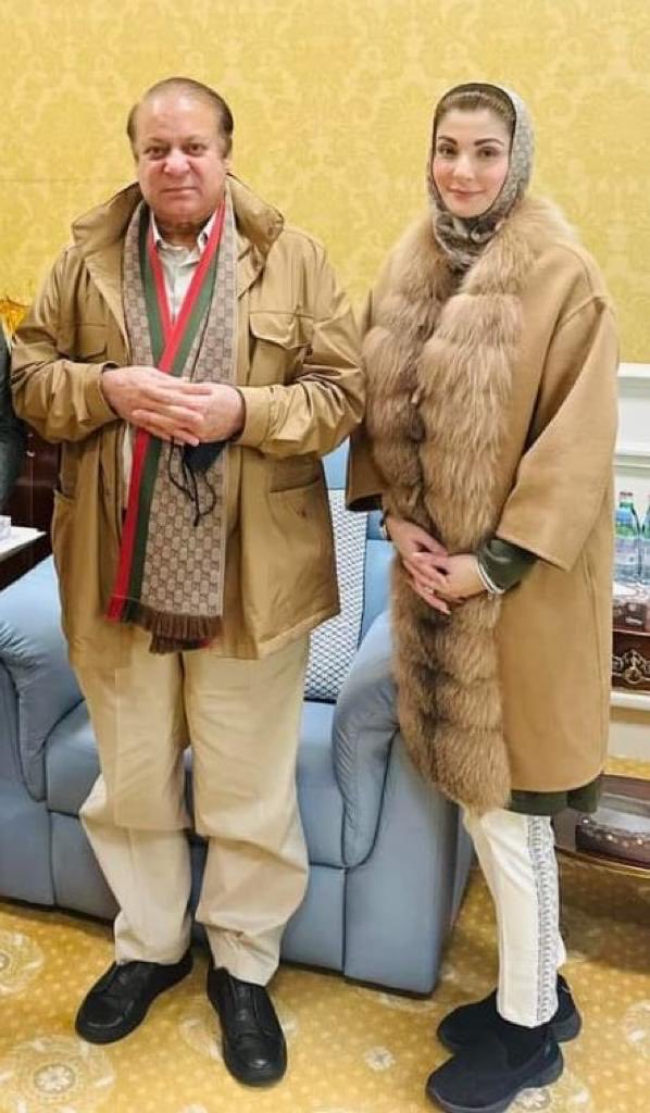 Raza_Prosperity's tweet photo. ایک طرف وہ ہیں جو ووٹ دیتے ہیں اور دوسری طرف وہ ہیں جو ووٹ لیتے ہیں اور یاد رکھیں آئین میں طاقت کے سرچشمے وہ ہیں جن کے کپڑے پھٹے ہوئے ہیں اور حالت بری ہے۔ جبکہ عوام کے خادم کہلانے والوں کو عوام کے ٹیکس سے بنائی گئی اپنی جائیدادوں کا اندازہ بھی نہیں ہوگا۔ یہ ہے پاکستانی جمہوریت۔۔۔ https://t.co/frnAjcE9u6