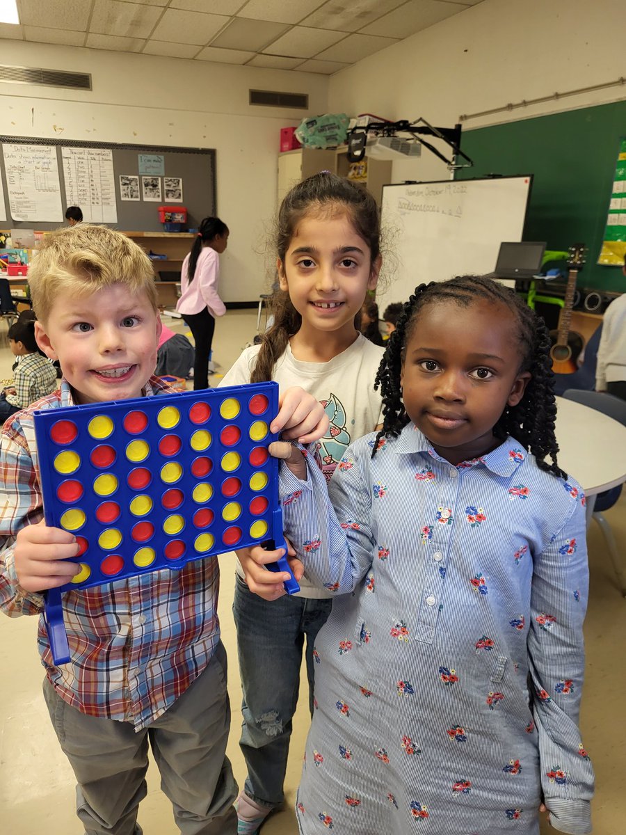 MrYerzy's tweet photo. Finding patterns in our play! @tdsb @TDSB_DunlacePS #patterning #mathisfun https://t.co/lMzu1fWwLf