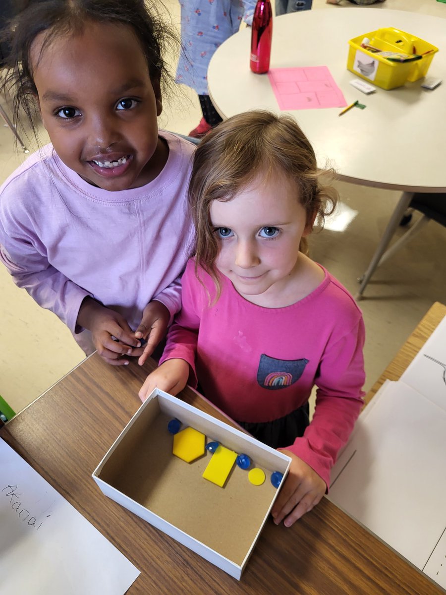 MrYerzy's tweet photo. Finding patterns in our play! @tdsb @TDSB_DunlacePS #patterning #mathisfun https://t.co/lMzu1fWwLf