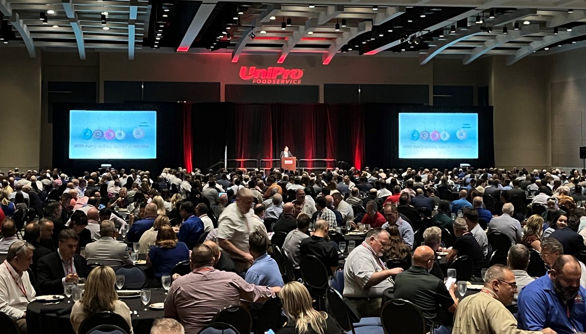 UniProFoods's tweet photo. UniPro staff is keeping our Members and Suppliers updated on the latest initiatives, strategies, and programs both on and off the show floor. ๐ก #UniPro2022FallConference https://t.co/KrUU1KMS8C