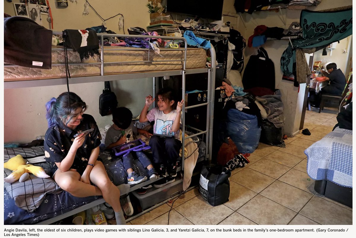 Liam Dillon on Twitter "In PicoUnion, people rent spots to sleep on