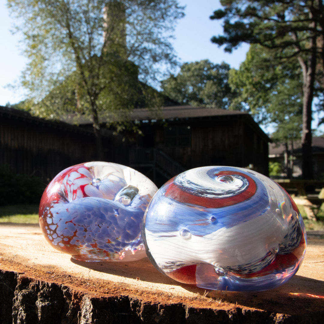 Our #VeteransDay Glassmaking program returns on Saturday, November 12, 2022! Thanking armed forces members for their service, we are offering FREE Make-Your-Own Experiences for #Veterans &amp; Active Duty Military! Deadline to register: Sat, Nov. 5. Details @ wheatonarts.org/veterans-day-g…