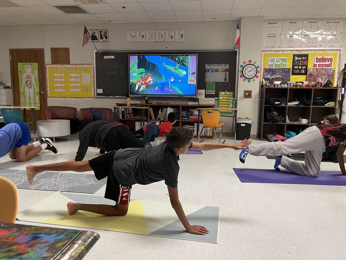 MsBert13's tweet photo. Cosmic Yoga is the perfect way to start the afternoon😊Thanks to all for teaching me! @ka_politz⁩ #villagenorth https://t.co/LIw6Wokznv