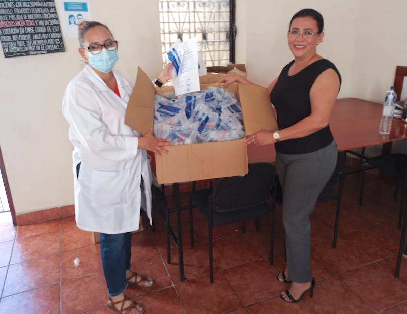 JustHopeNica's tweet photo. Dr. Escobar was excited to receive a large donation of speculums, and is thankful for JustHope's support that will help in the detection of cervical cancer. She says, "The prevention of cervical cancer is in our hands and we can make many patients happy."
https://t.co/jQID2o0QaT https://t.co/l92uWus929