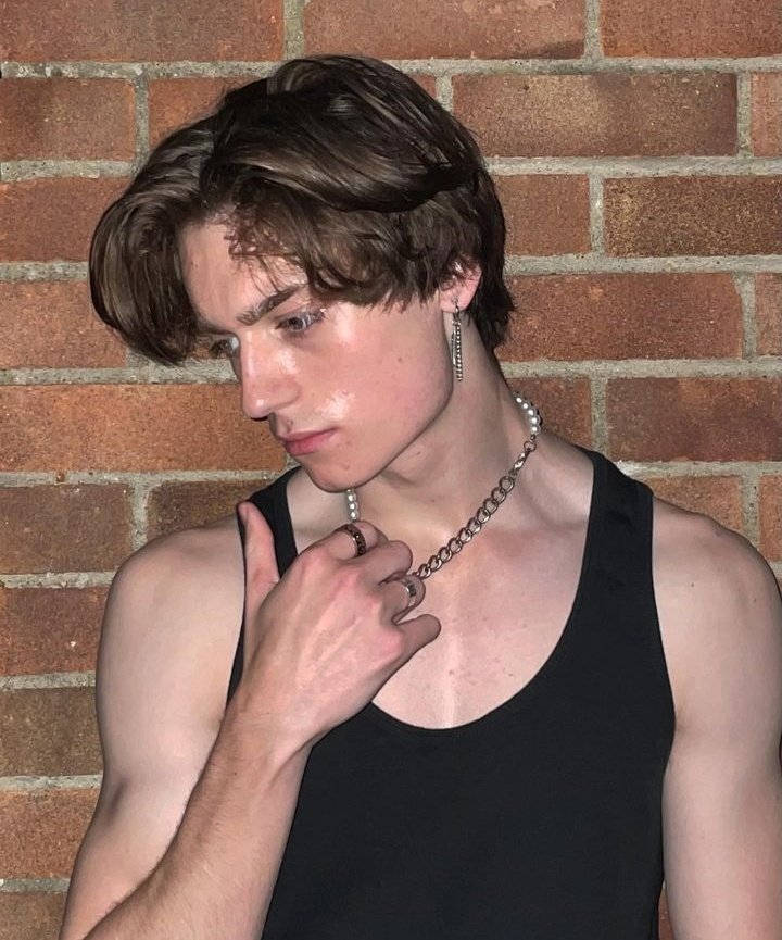 ᥫ᭡ 。。。

    “Ice on my 𝒏𝒆𝒄𝒌 that's incoming.
      I'm a 𝐩𝐫𝐞𝐭𝐭𝐲 𝐠𝐢𝐫𝐥, I'm stunning.
      Super-speed, 𝑺𝒐𝒏𝒊𝒄, I'm running
      Super, super, super-speed,
      Sonic, I'm 𝐫𝐮𝐧𝐧𝐢𝐧𝐠.”

                     ‹#hqrp›