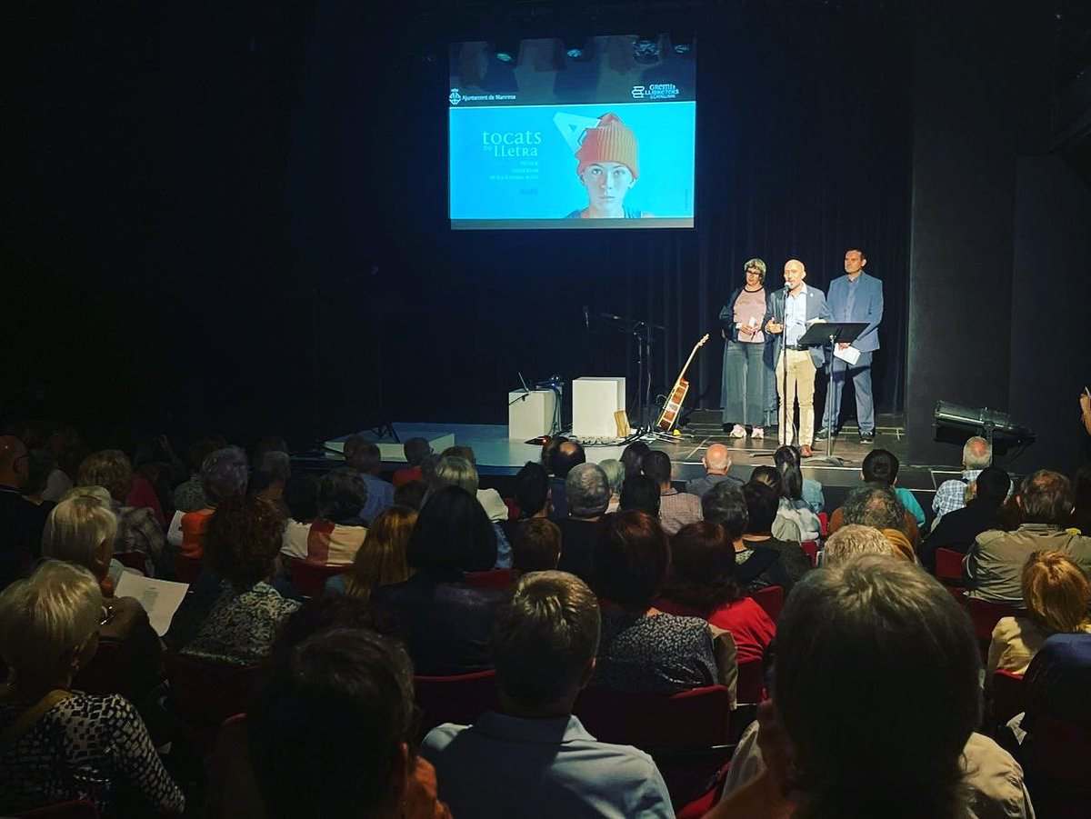 ajmanresa's tweet photo. 👉 El festival ha estat inaugurat per l’alcalde de #Manresa @marc_aloy que ha subratllat l’aposta decidida de la ciutat per la difusió de la poesia i ha posat en valor el lema d’enguany, #Acollim, recordant que #Manresa és una ciutat d’acollida. https://t.co/1RExRjRPGJ