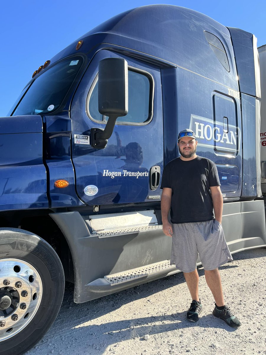 HoganTransport's tweet photo. Michael & James brought their #HoganTrucks back to visit Ozark Driving Institute where they received their #CDL! Both drivers are now successfully driving for Hogan. #CDLSchool #HoganDrivers #Drive4Hogan #TeamHogan https://t.co/GrRRl04YT2