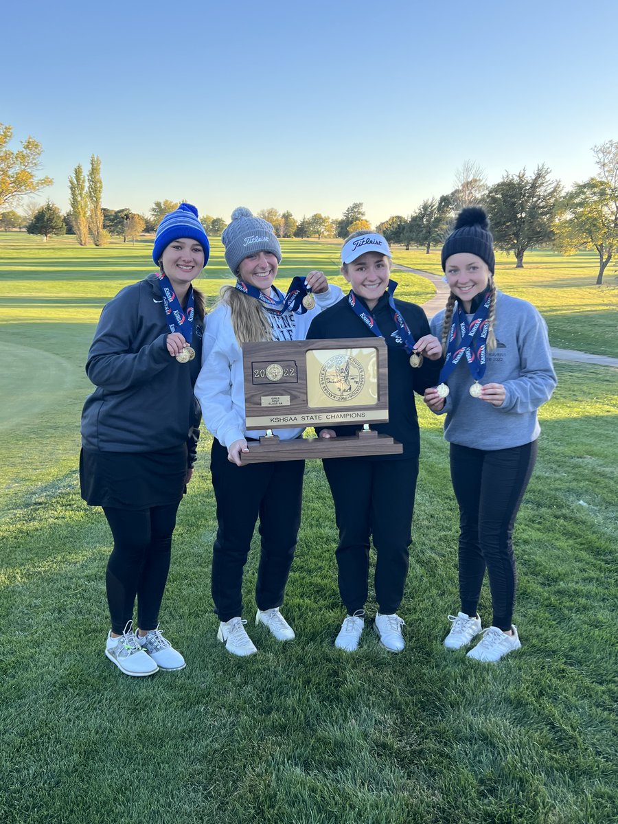 ONWwomensgolf's tweet photo. In addition to our State Title, we want to highlight our 4 Individual Medalists who fought to place in the TOP 20! Congratulations to: Avery Hearshman (2nd Place), Claire Sullivan (7th), McKenzie Kelso (14th), and Julia Beveridge (18th). SO PROUD! @spage_onw @ONWravennetwork https://t.co/cUnvCfeADd