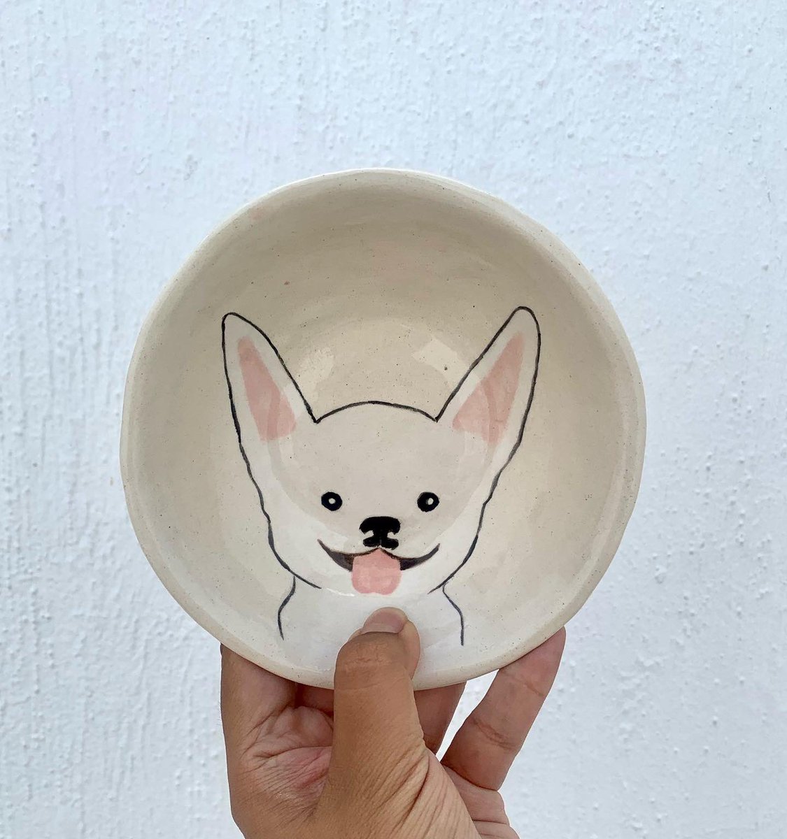 _ranchito's tweet photo. Personalizamos platos de cerámica con la foto de tu lomito ilustrada y pintada a mano. Y hacemos tazas personalizadas también, cada una es única y hecha a mano con amor 🧡✨
Estamos en GDL pero hacemos envíos a todo el país ✈️.
Nos ayudas con RT ✨🥰 https://t.co/oMWG3hR3OF